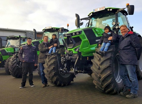 Rees: Neue Traktoren bei Pieper unter die Lupe genommen