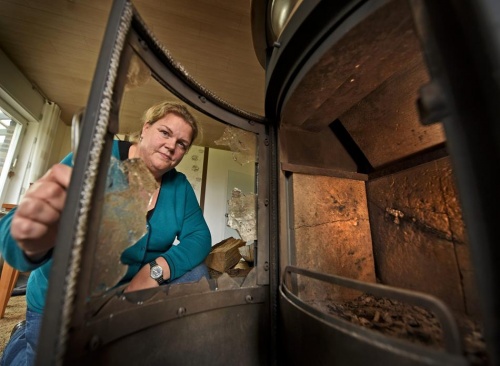 Rees: Granate wächst in Holz ein und explodiert 71 Jahre später im Ofen